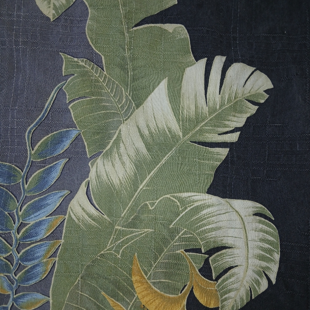 Vntg TOMMY BAHAMA Hawaiian Men's Silk Shirt XL Blue Leaves On Gray